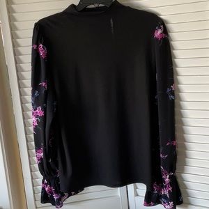 CeCe mock neck top with ruffled sleeves, size L